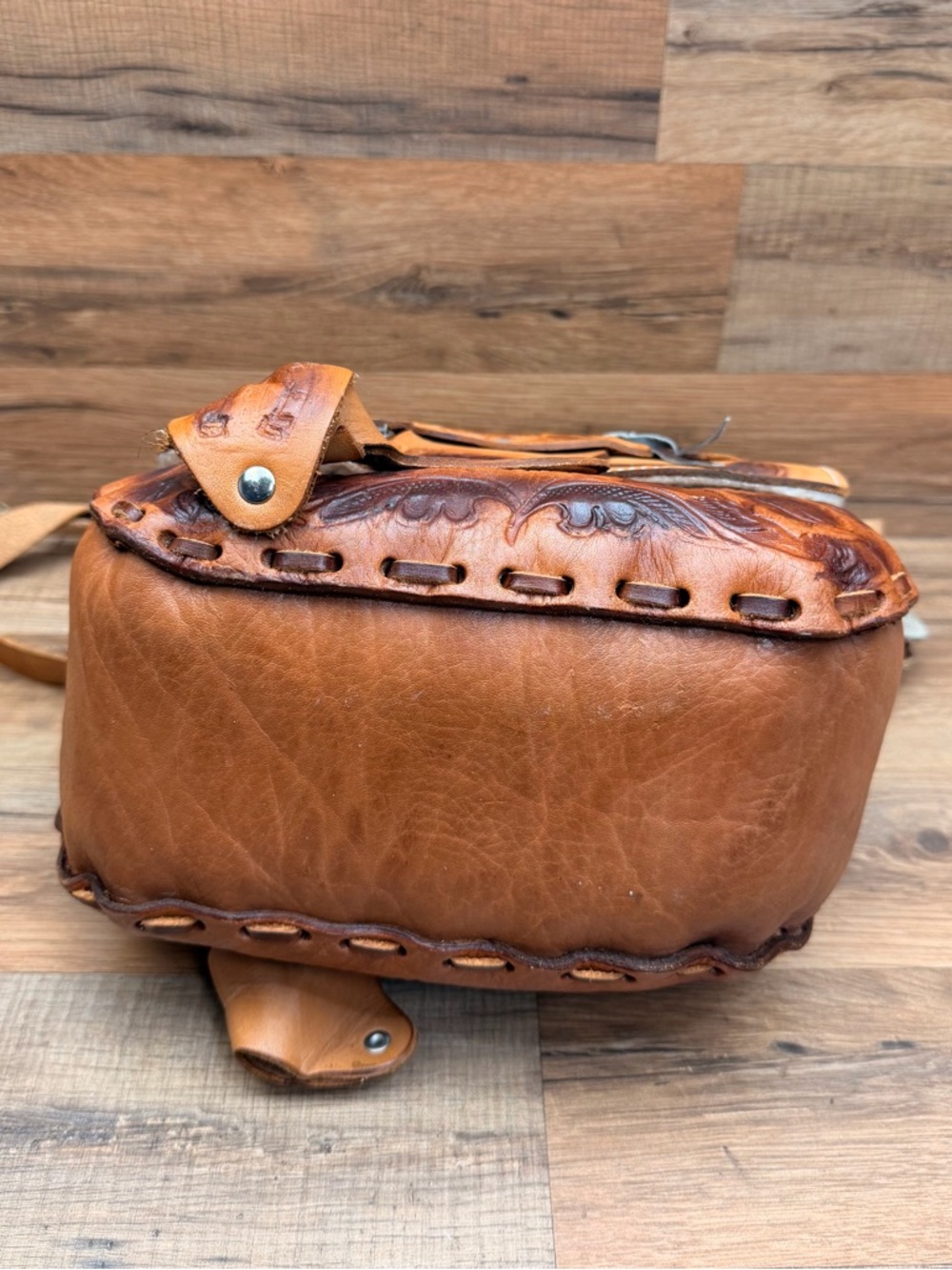 Vintage Tooled Leather Saddle Bag Purse in Tan and Dark Brown made in Mexico - Picture 3 of 8